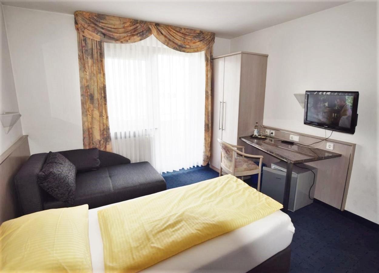 Hotel Alena - Kontaktlos Check-In Фільдерштадт Екстер'єр фото