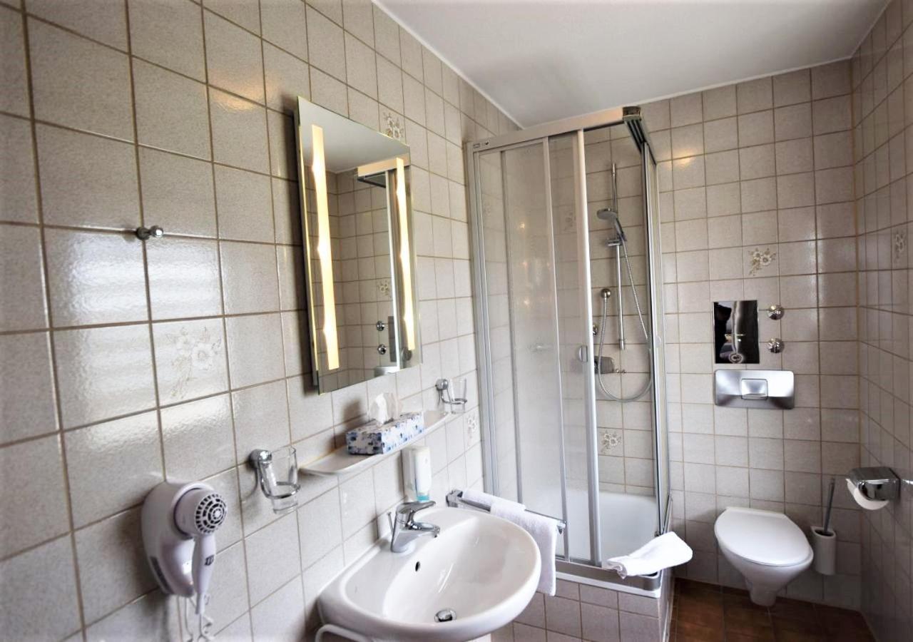 Hotel Alena - Kontaktlos Check-In Фільдерштадт Екстер'єр фото