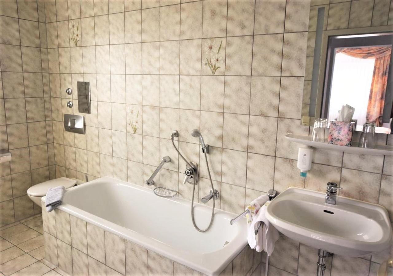 Hotel Alena - Kontaktlos Check-In Фільдерштадт Екстер'єр фото