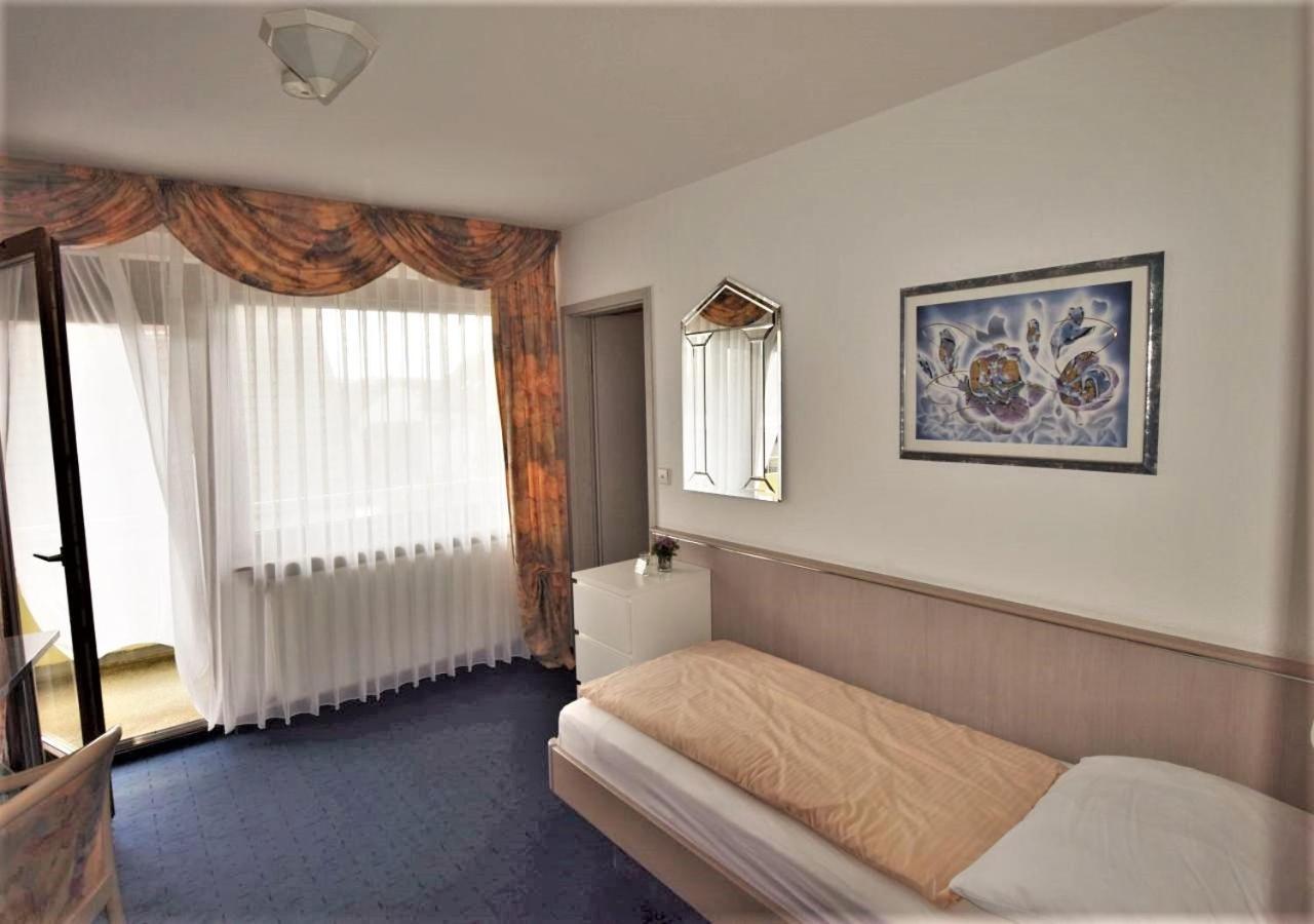 Hotel Alena - Kontaktlos Check-In Фільдерштадт Екстер'єр фото