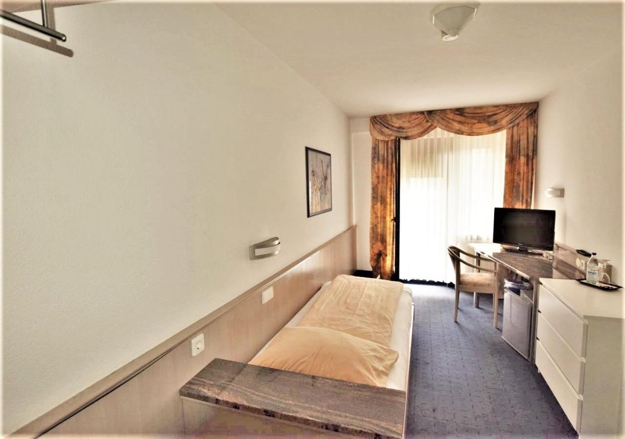 Hotel Alena - Kontaktlos Check-In Фільдерштадт Екстер'єр фото